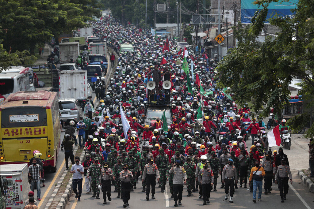 APTOPIX Indonesia Labor Protests